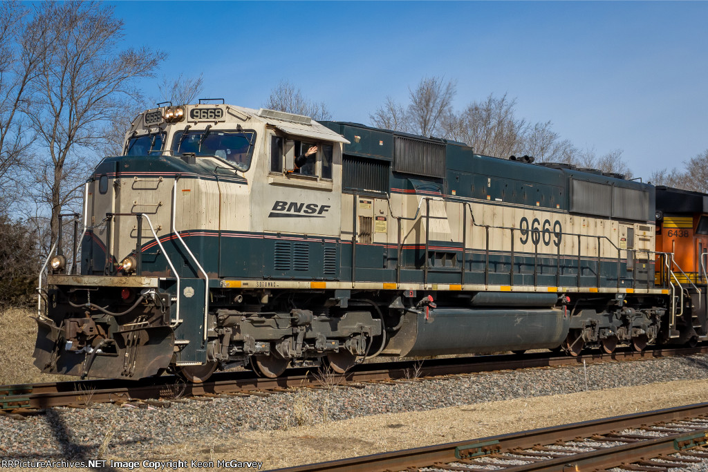 BNSF 9669 EAST